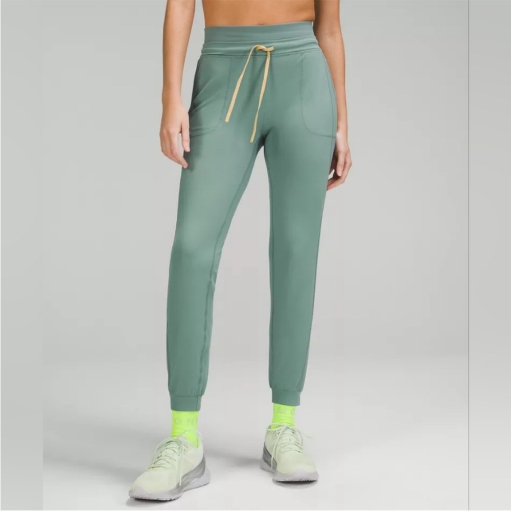 Lululemon Throwback Base Runner High-Rise Jogger in Tidewater Teal Sz 2
